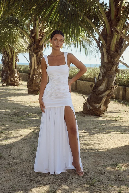 RUNAWAY THE LABEL Carly Maxi Dress White Casual Maxi Dress with Pockets