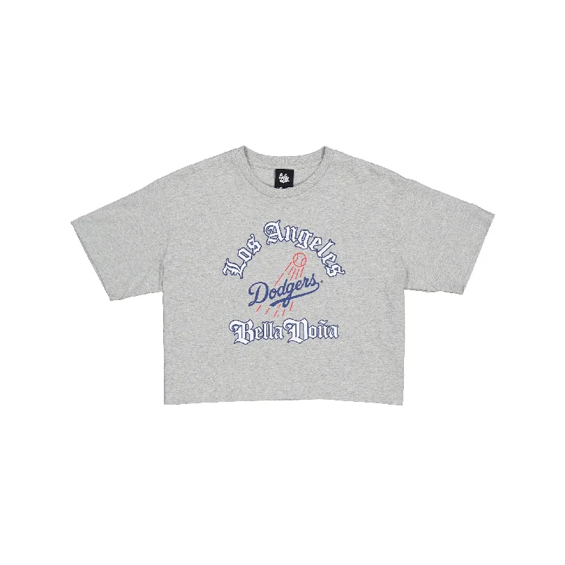 Bella Doña x Los Angeles Dodgers Women's Cropped T-Shirt Graphic Embroidered Appliqued Bella Doña x Los Angeles Dodgers Women's Cropped T-Shirt Graphic Embroidered Appliqued