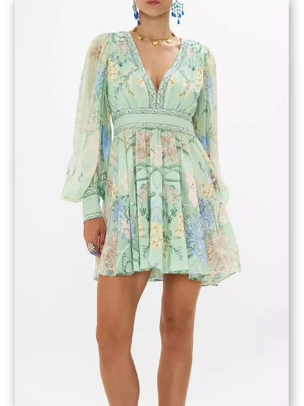 Blouson-Sleeve Printed Plunged V-Neck Silk Mini Dress in Mint Trendy Lace Mini Dress Blouson-Sleeve Printed Plunged V-Neck Silk Mini Dress in Mint Trendy Lace Mini Dress