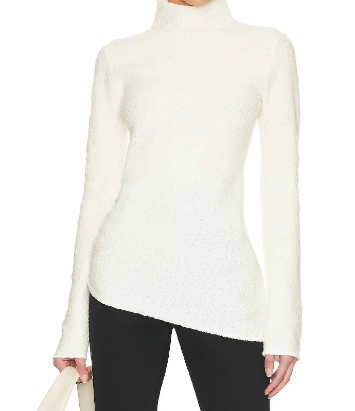 Deal Long Sleeve Sweater In Ivory Ribbed Striped Patterned